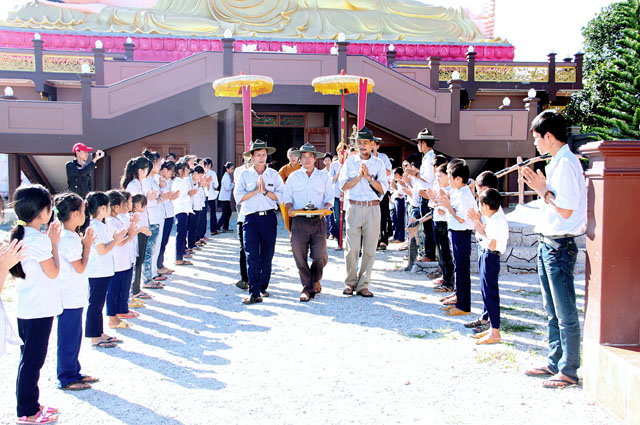 Gia Lai: Chùa Quan Âm Lễ Cài Huy Hiệu và Vượt Bậc Ngành Oanh Vũ