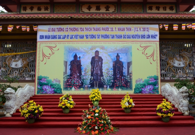 Bộ tượng Tây Phương Tam Thánh bằng gỗ dâu lớn nhất Việt Nam