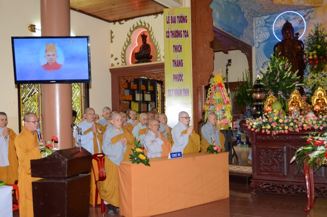 Bộ tượng Tây Phương Tam Thánh bằng gỗ dâu lớn nhất Việt Nam