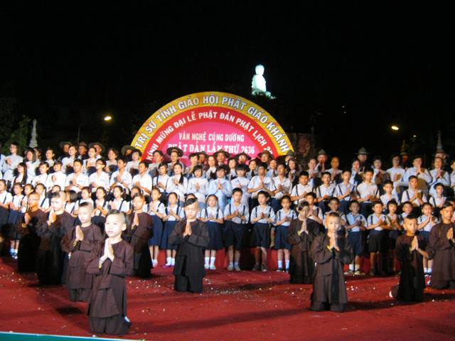 Khánh Hòa: Đêm Văn nghệ hát mừng Đại lễ Phật đản PL.2556