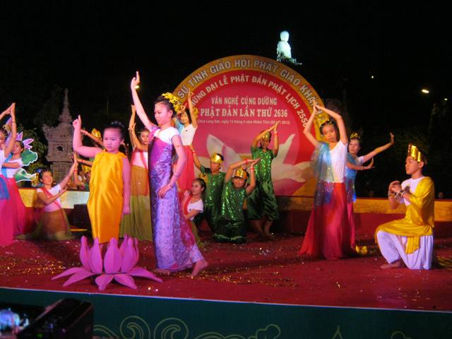 Khánh Hòa: Đêm Văn nghệ hát mừng Đại lễ Phật đản PL.2556