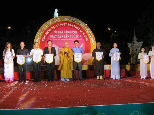 Khánh Hòa: Đêm Văn nghệ hát mừng Đại lễ Phật đản PL.2556