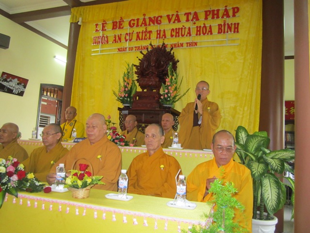Long An: Lễ Tạ Pháp và Dâng Y tại hạ trường Hòa Bình