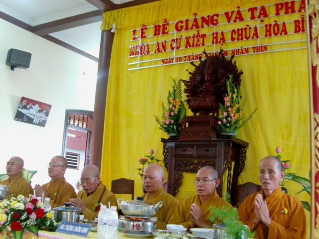 Long An: Lễ Tạ Pháp và Dâng Y tại hạ trường Hòa Bình