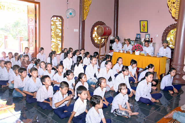 Gia Lai: Chùa Quan Âm Lễ Cài Huy Hiệu và Vượt Bậc Ngành Oanh Vũ