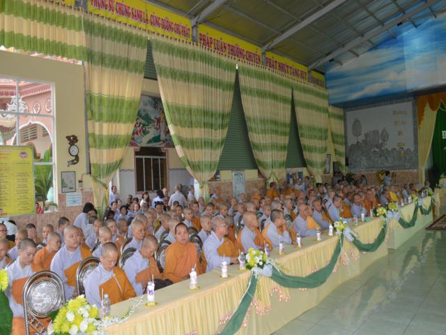 Bình Dương: Lễ tạ pháp - dâng y tại Tây Thiên tự