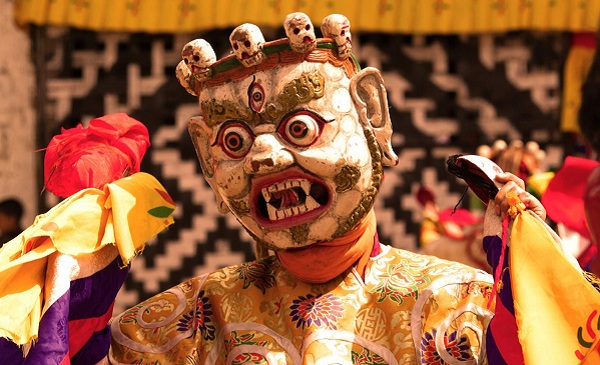 Lễ múa quỷ ở &quot;nơi hạnh phúc nhất châu Á&quot;