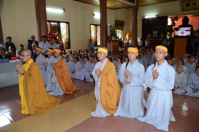 Bộ tượng Tây Phương Tam Thánh bằng gỗ dâu lớn nhất Việt Nam