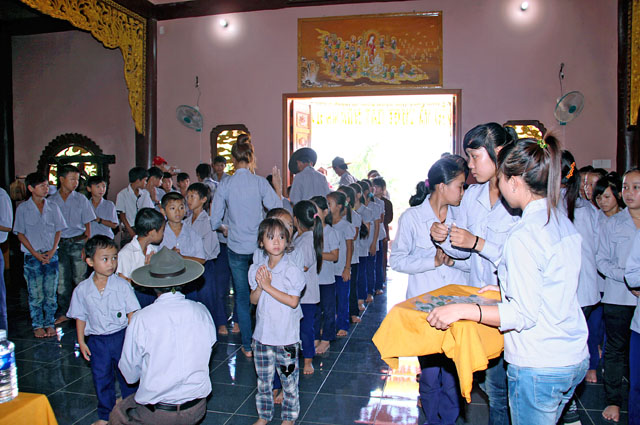 Gia Lai: Chùa Quan Âm Lễ Cài Huy Hiệu và Vượt Bậc Ngành Oanh Vũ