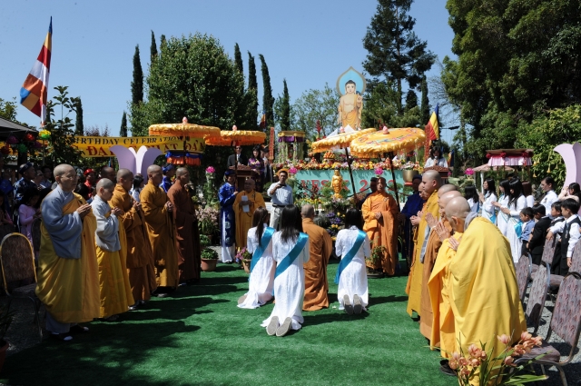 Trung tâm Văn hóa Phật giáo Liễu Quán (Hoa Kỳ)  long trọng tổ chức Đại lễ Phật đản PL 2556