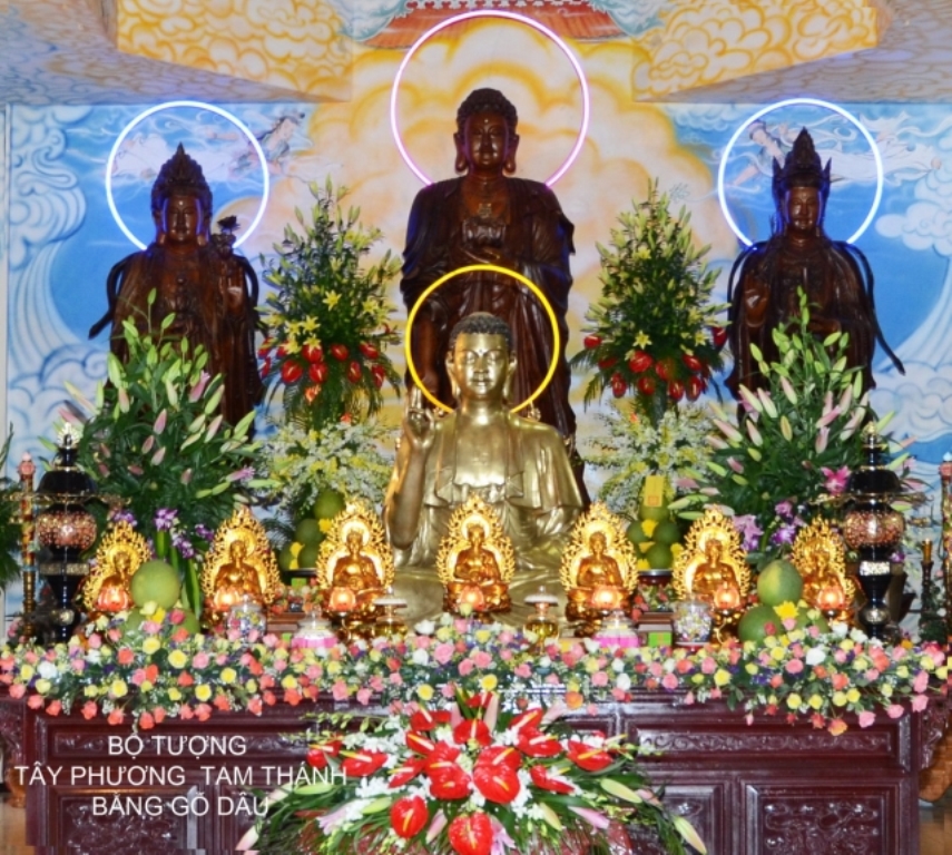 Bộ tượng Tây Phương Tam Thánh bằng gỗ dâu lớn nhất Việt Nam