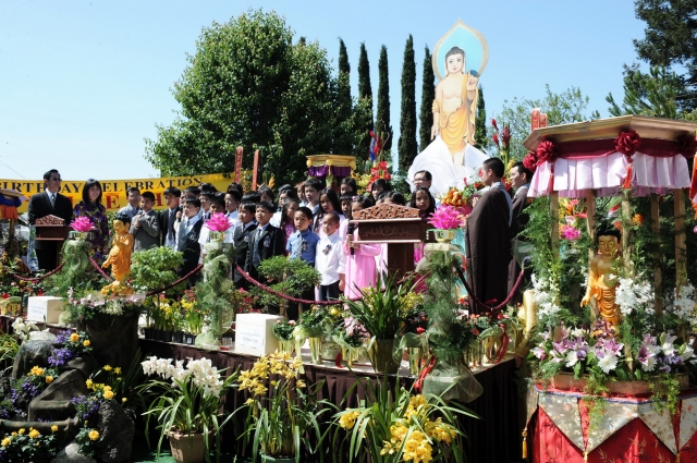 Trung tâm Văn hóa Phật giáo Liễu Quán (Hoa Kỳ)  long trọng tổ chức Đại lễ Phật đản PL 2556