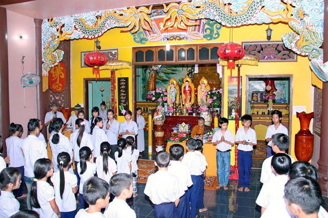 Gia Lai: Chùa Quan Âm Lễ Cài Huy Hiệu và Vượt Bậc Ngành Oanh Vũ