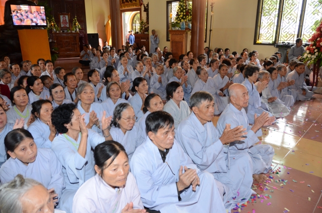 Bộ tượng Tây Phương Tam Thánh bằng gỗ dâu lớn nhất Việt Nam