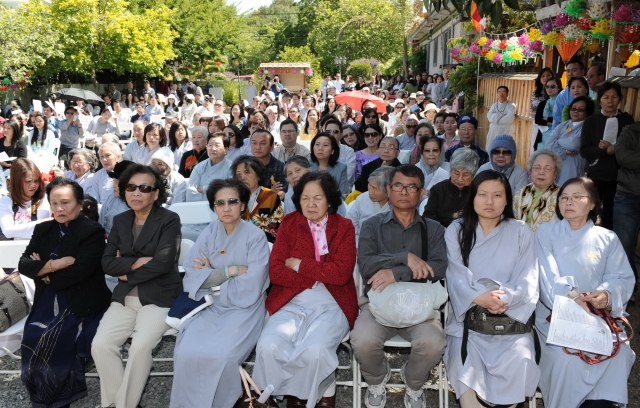 Trung tâm Văn hóa Phật giáo Liễu Quán (Hoa Kỳ)  long trọng tổ chức Đại lễ Phật đản PL 2556