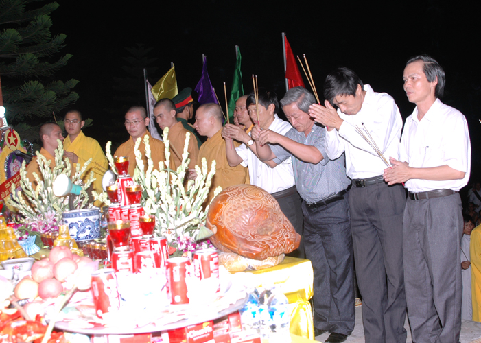 Những người con Phật miền Núi Hà Tĩnh tri ân tưởng niệm Anh Hùng Liệt Sĩ