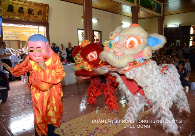 Bộ tượng Tây Phương Tam Thánh bằng gỗ dâu lớn nhất Việt Nam