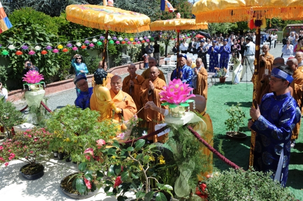 Trung tâm Văn hóa Phật giáo Liễu Quán (Hoa Kỳ)  long trọng tổ chức Đại lễ Phật đản PL 2556