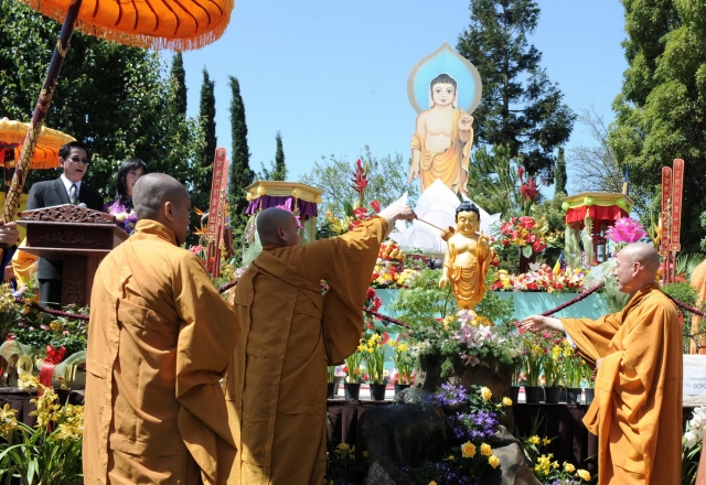 Trung tâm Văn hóa Phật giáo Liễu Quán (Hoa Kỳ)  long trọng tổ chức Đại lễ Phật đản PL 2556