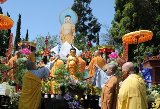 Trung tâm Văn hóa Phật giáo Liễu Quán (Hoa Kỳ)  long trọng tổ chức Đại lễ Phật đản PL 2556