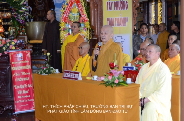 Bộ tượng Tây Phương Tam Thánh bằng gỗ dâu lớn nhất Việt Nam