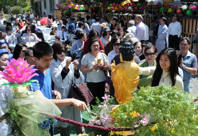 Trung tâm Văn hóa Phật giáo Liễu Quán (Hoa Kỳ)  long trọng tổ chức Đại lễ Phật đản PL 2556