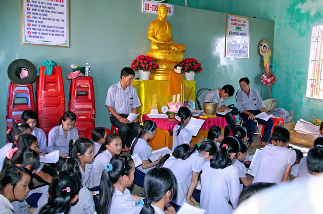 Gia Lai: Chùa Quan Âm Lễ Cài Huy Hiệu và Vượt Bậc Ngành Oanh Vũ