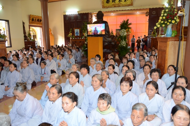Bộ tượng Tây Phương Tam Thánh bằng gỗ dâu lớn nhất Việt Nam