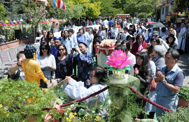 Trung tâm Văn hóa Phật giáo Liễu Quán (Hoa Kỳ)  long trọng tổ chức Đại lễ Phật đản PL 2556