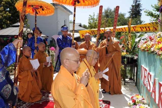 Trung tâm Văn hóa Phật giáo Liễu Quán (Hoa Kỳ)  long trọng tổ chức Đại lễ Phật đản PL 2556