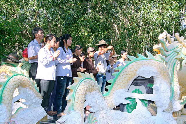 Gia Lai: Chùa Quan Âm Lễ Cài Huy Hiệu và Vượt Bậc Ngành Oanh Vũ