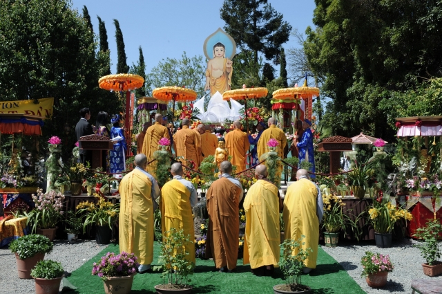 Trung tâm Văn hóa Phật giáo Liễu Quán (Hoa Kỳ)  long trọng tổ chức Đại lễ Phật đản PL 2556