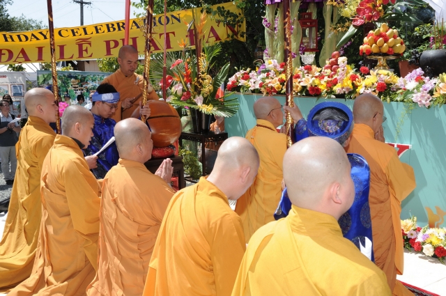 Trung tâm Văn hóa Phật giáo Liễu Quán (Hoa Kỳ)  long trọng tổ chức Đại lễ Phật đản PL 2556