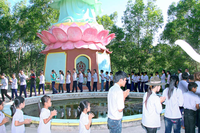 Gia Lai: Chùa Quan Âm Lễ Cài Huy Hiệu và Vượt Bậc Ngành Oanh Vũ