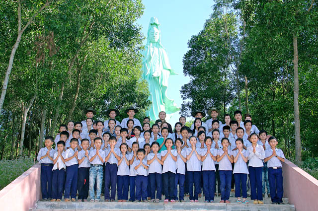Gia Lai: Chùa Quan Âm Lễ Cài Huy Hiệu và Vượt Bậc Ngành Oanh Vũ