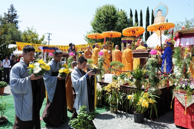 Trung tâm Văn hóa Phật giáo Liễu Quán (Hoa Kỳ)  long trọng tổ chức Đại lễ Phật đản PL 2556