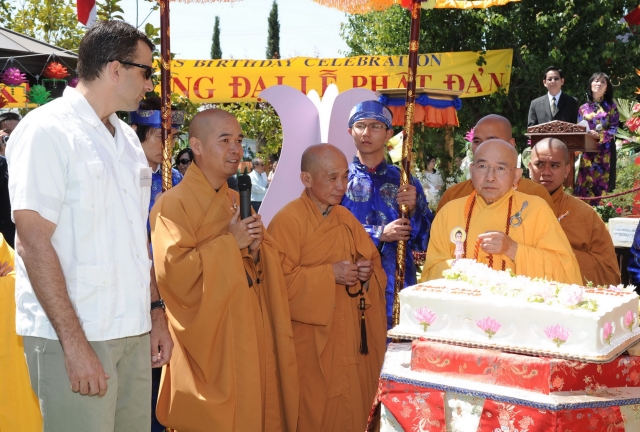 Trung tâm Văn hóa Phật giáo Liễu Quán (Hoa Kỳ)  long trọng tổ chức Đại lễ Phật đản PL 2556
