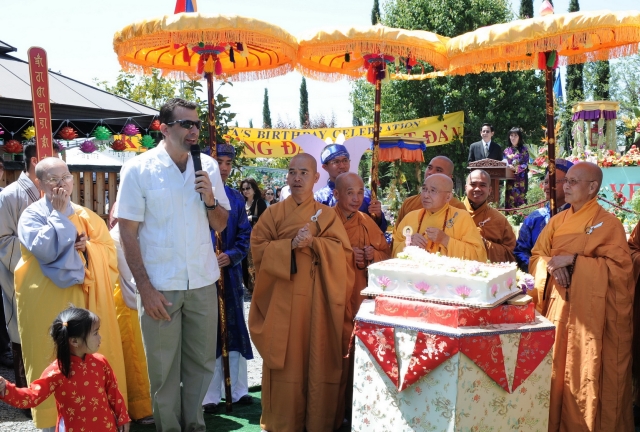 Trung tâm Văn hóa Phật giáo Liễu Quán (Hoa Kỳ)  long trọng tổ chức Đại lễ Phật đản PL 2556