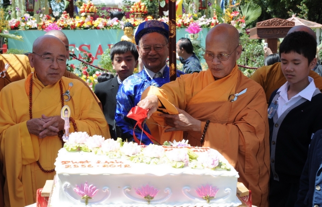 Trung tâm Văn hóa Phật giáo Liễu Quán (Hoa Kỳ)  long trọng tổ chức Đại lễ Phật đản PL 2556