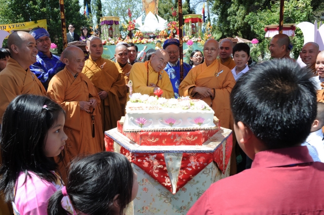 Trung tâm Văn hóa Phật giáo Liễu Quán (Hoa Kỳ)  long trọng tổ chức Đại lễ Phật đản PL 2556