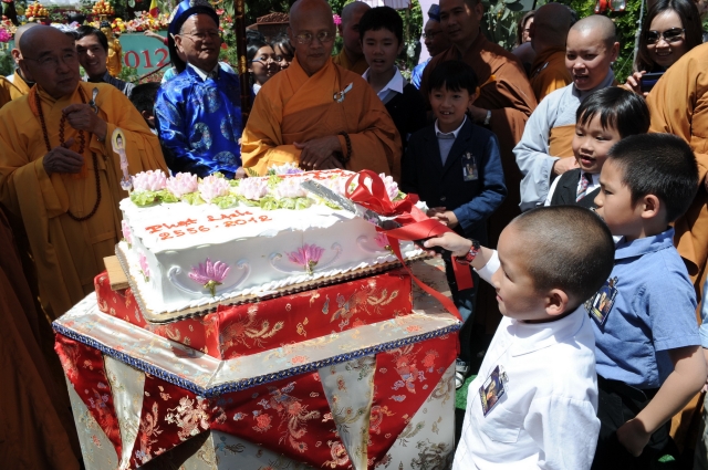 Trung tâm Văn hóa Phật giáo Liễu Quán (Hoa Kỳ)  long trọng tổ chức Đại lễ Phật đản PL 2556