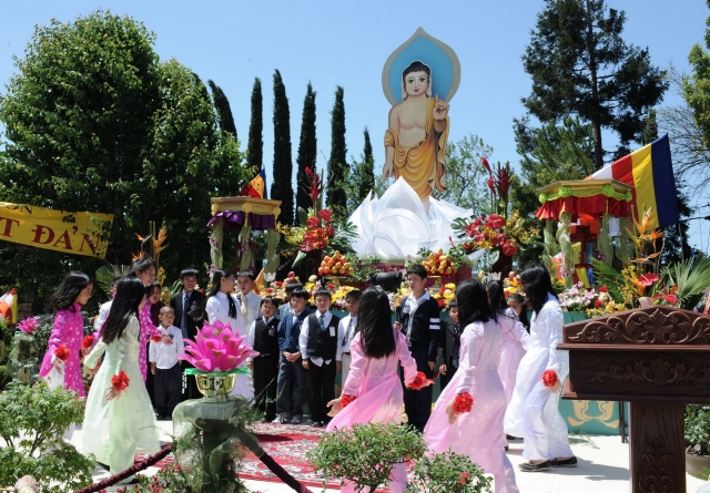 Trung tâm Văn hóa Phật giáo Liễu Quán (Hoa Kỳ)  long trọng tổ chức Đại lễ Phật đản PL 2556