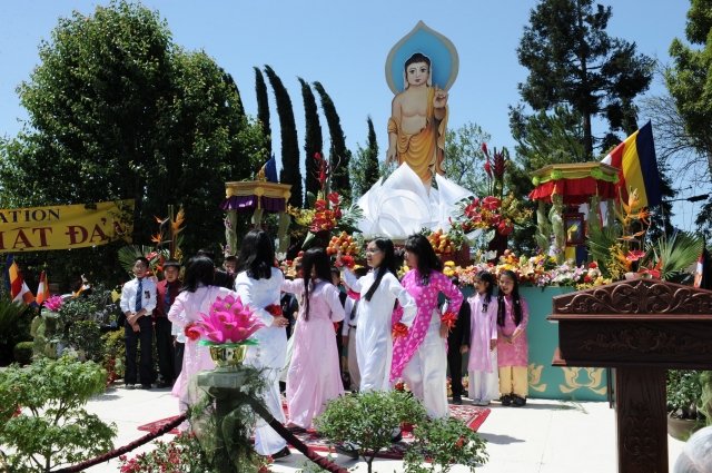 Trung tâm Văn hóa Phật giáo Liễu Quán (Hoa Kỳ)  long trọng tổ chức Đại lễ Phật đản PL 2556