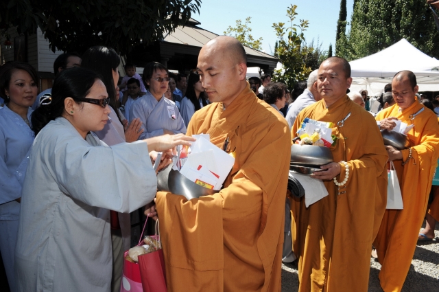 Đại lễ Vu Lan tạ trung tâm văn hóa Phật giáo - chùa Liễu Quán - San Jose, California, Hoa Kỳ