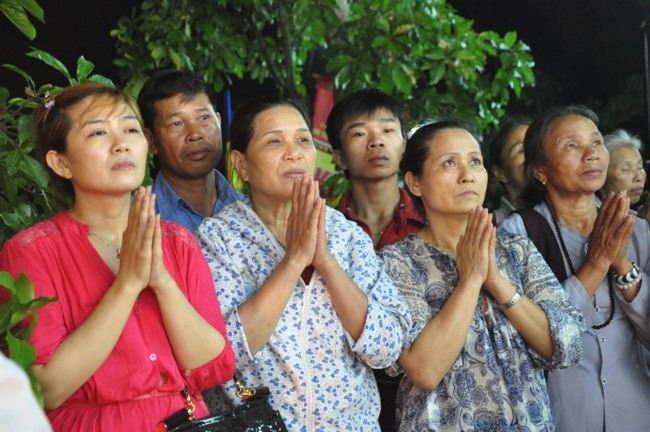 Hà Tĩnh: Hơn 10.000 người tham dự đêm hoa đăng mừng Phật đản
