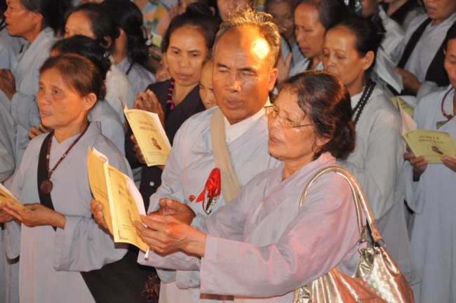 Hà Tĩnh: Hơn 10.000 người tham dự đêm hoa đăng mừng Phật đản