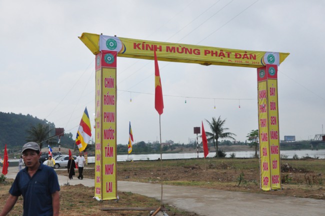Hà Tĩnh: Hơn 10.000 người tham dự đêm hoa đăng mừng Phật đản