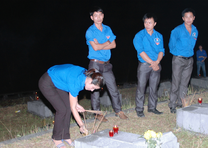 Những người con Phật miền Núi Hà Tĩnh tri ân tưởng niệm Anh Hùng Liệt Sĩ