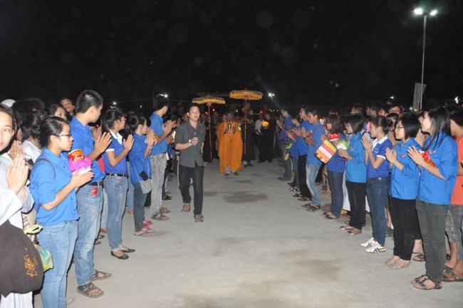 Hà Tĩnh: Hơn 10.000 người tham dự đêm hoa đăng mừng Phật đản