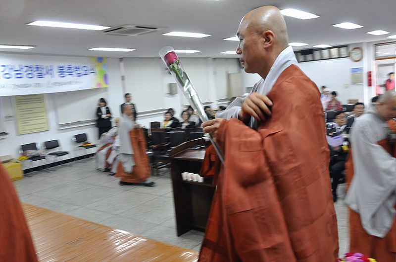 Hàn Quốc : Công An Quận Giang Nam (Gangnam - 江南) kính mừng Phật đản